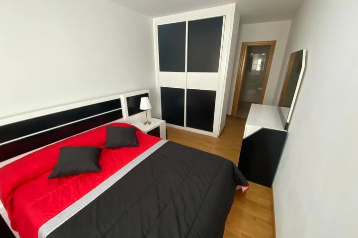 Room 2 of 10