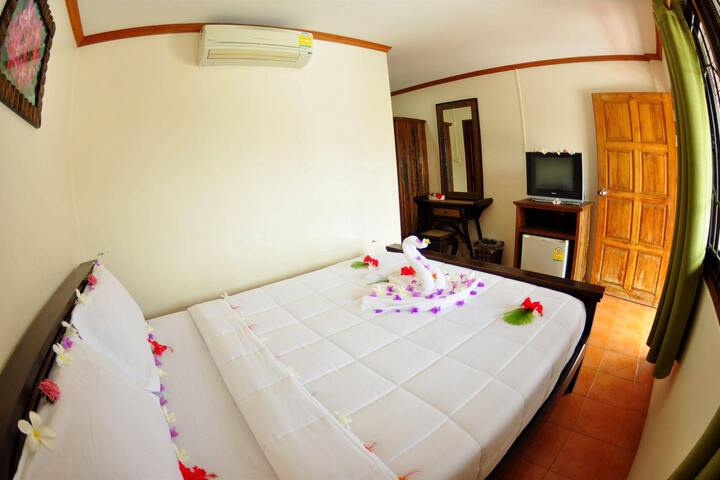 Room 2 of 7