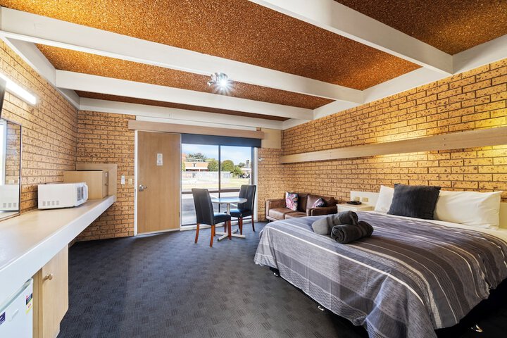 Room 10 of 19