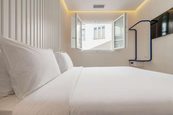 Room 30 of 77