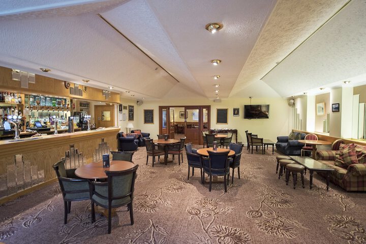 Lounge 104 of 118