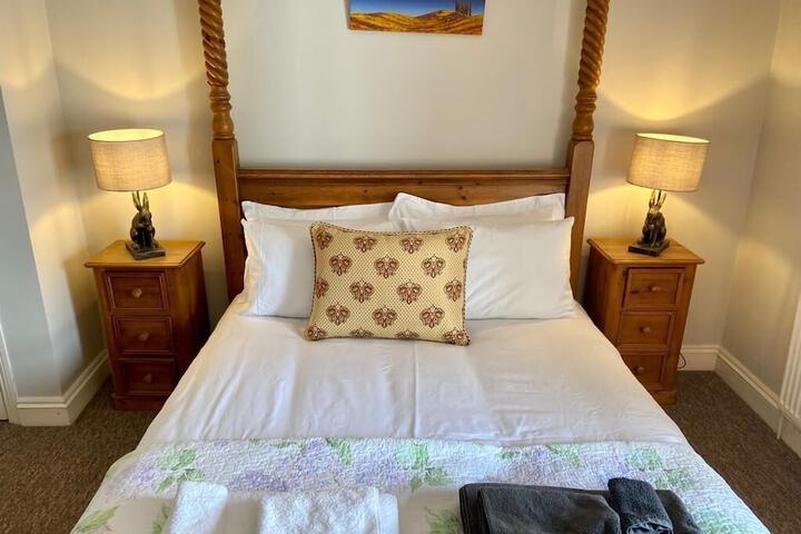 Room 4 of 18