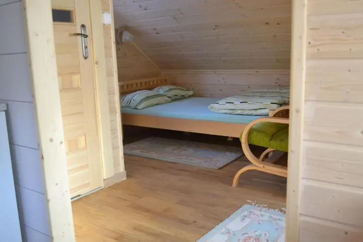 Room 2 of 7
