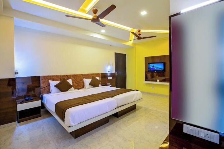 Room 15 of 38