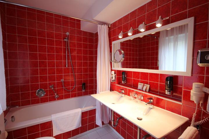 Room 14 of 25