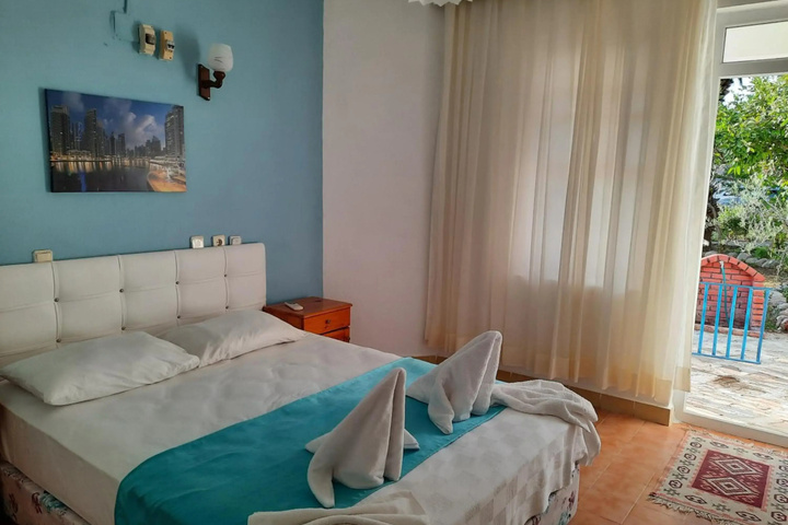 Room 3 of 16