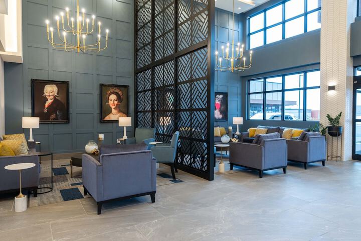 Lobby lounge
