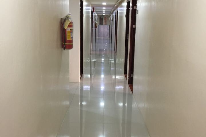 Ballroom/Hall 28 of 34