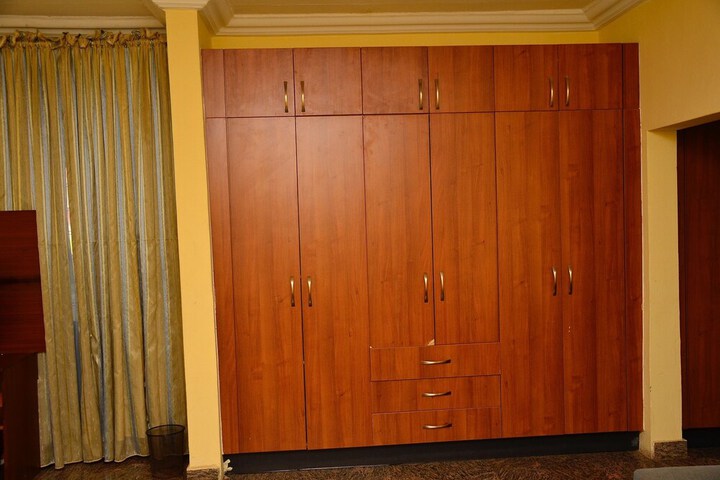 Room 33 of 94