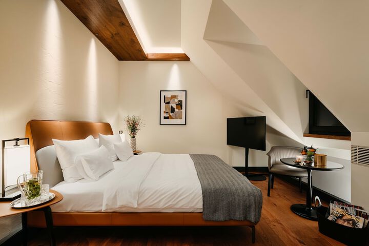 Room 6 of 70
