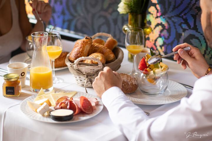 Breakfast/Coffee Service 23 of 25