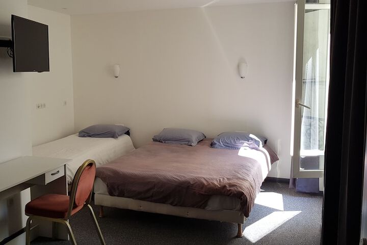 Room 6 of 13