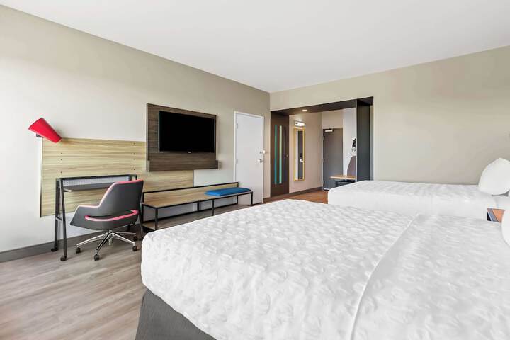 2 Queen Beds Accessible (8 of 8)