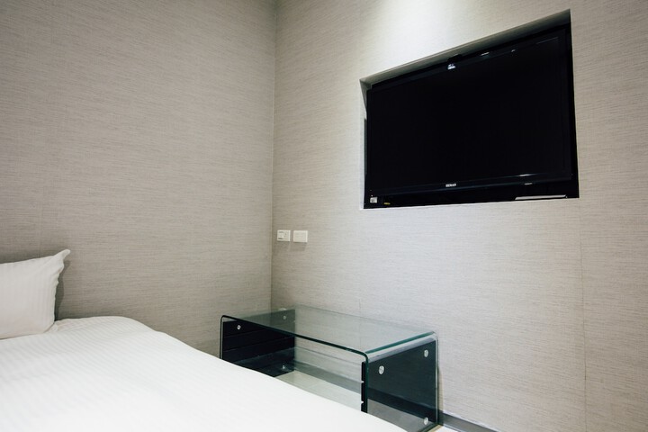 Room 10 of 36