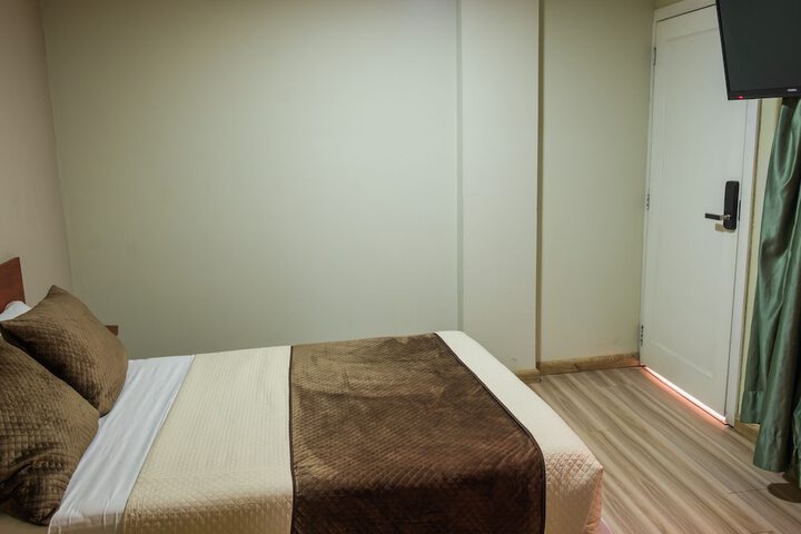 Room 18 of 144