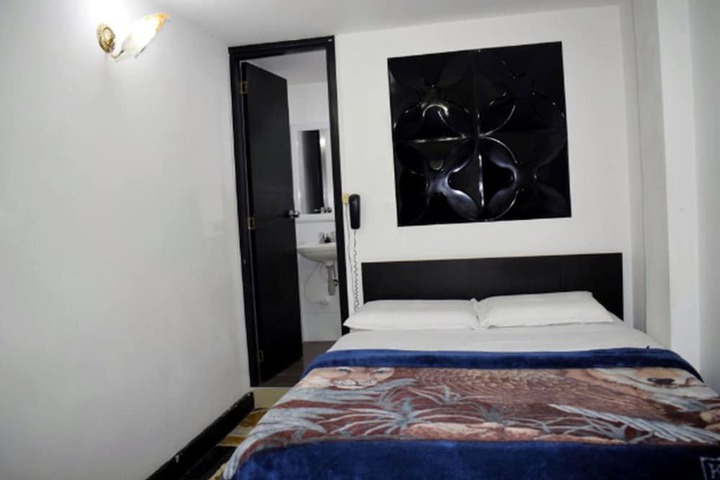 Room 6 of 24
