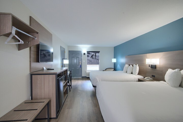 Room 8 of 77