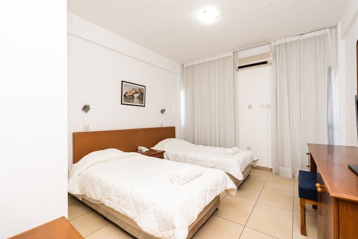 Room 3 of 8