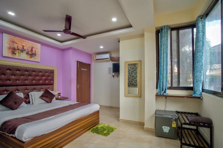 Room 10 of 28