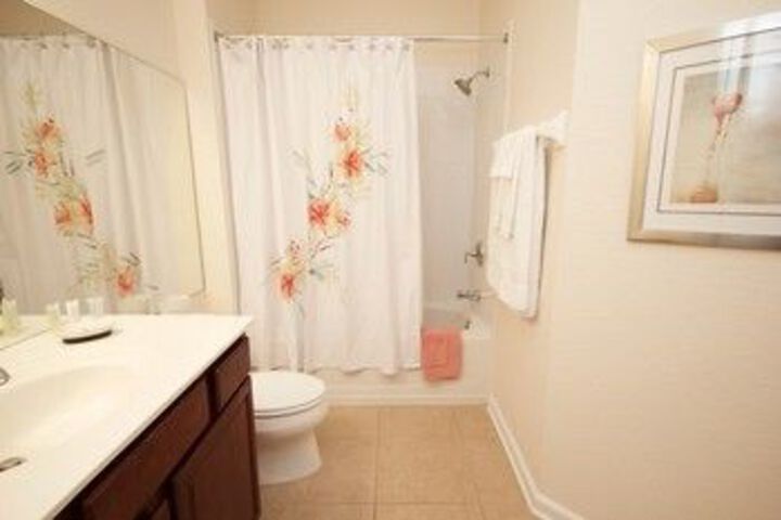 Room 5 of 32