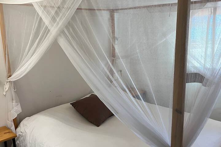 Room 12 of 32
