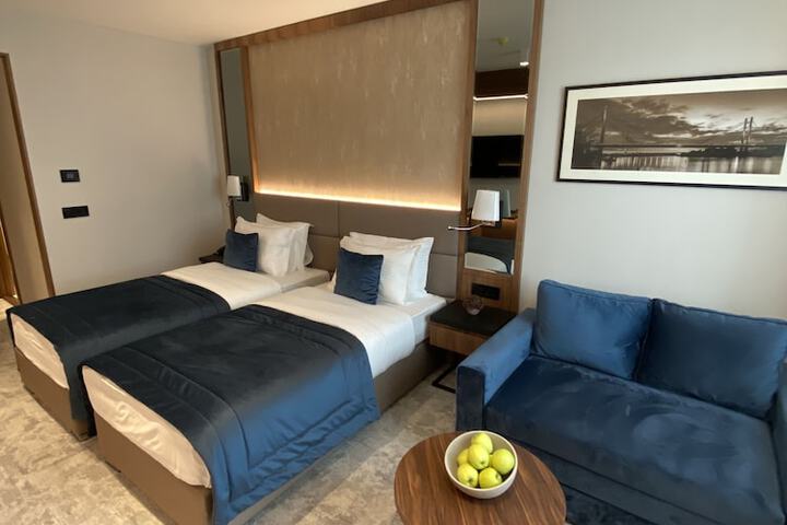 Room 10 of 65