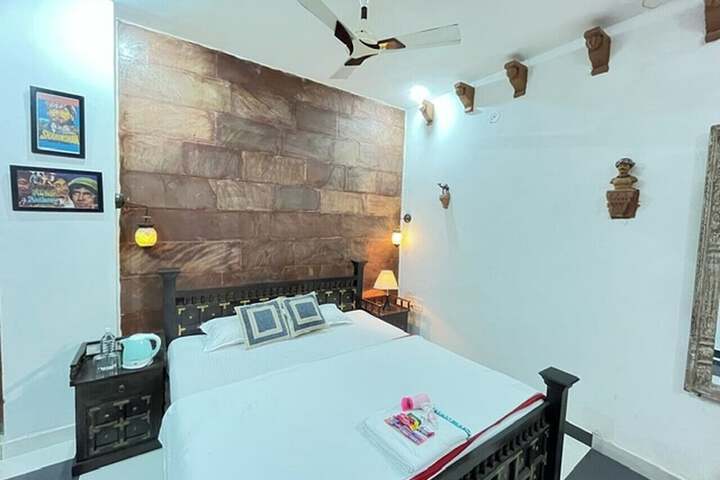 Room 3 of 10