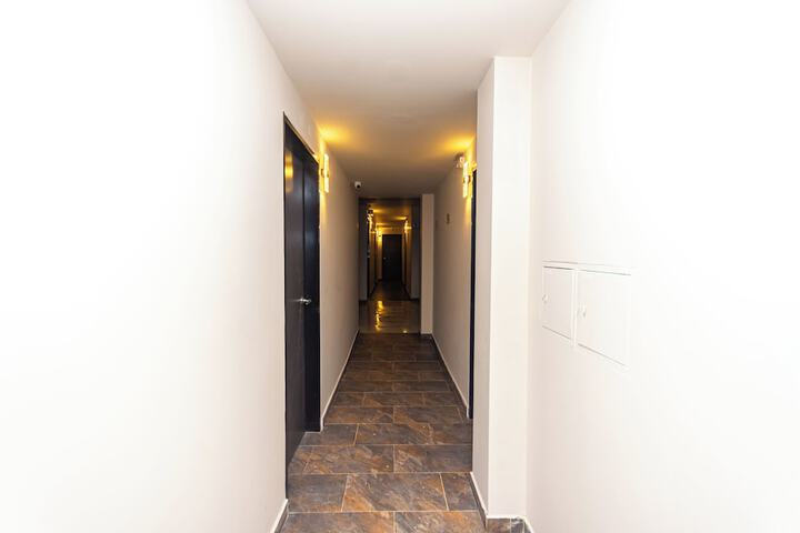 Ballroom/Hall 25 of 26