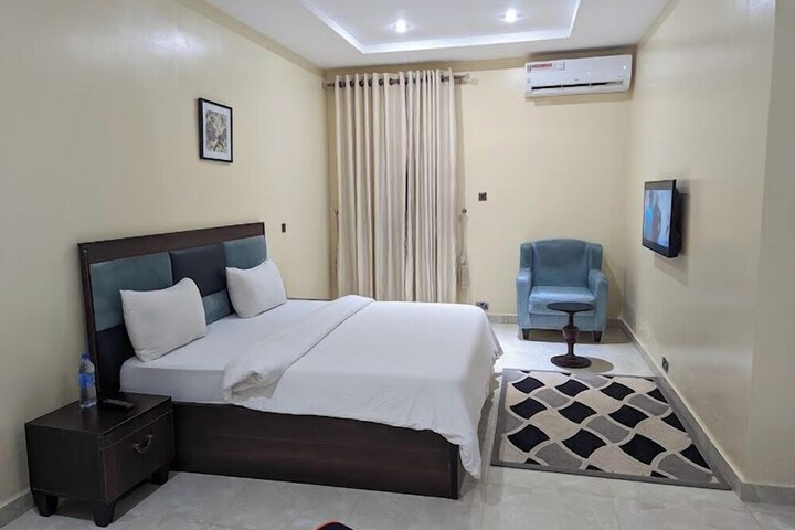 Room 8 of 62