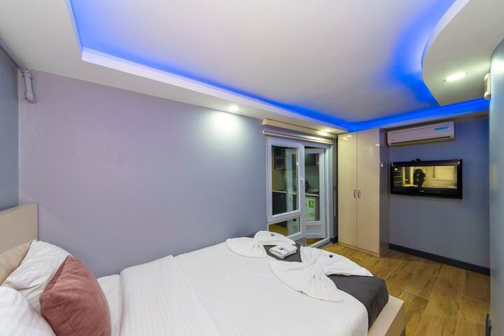 Room 4 of 81