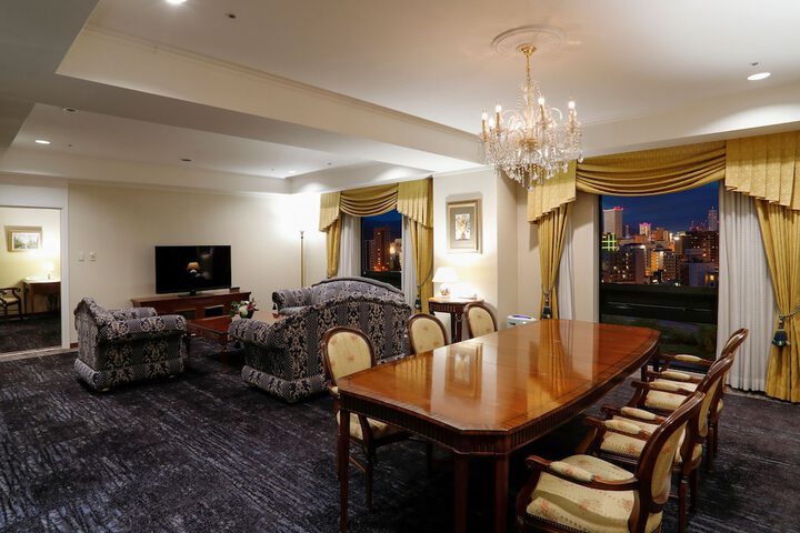 Room 18 of 118