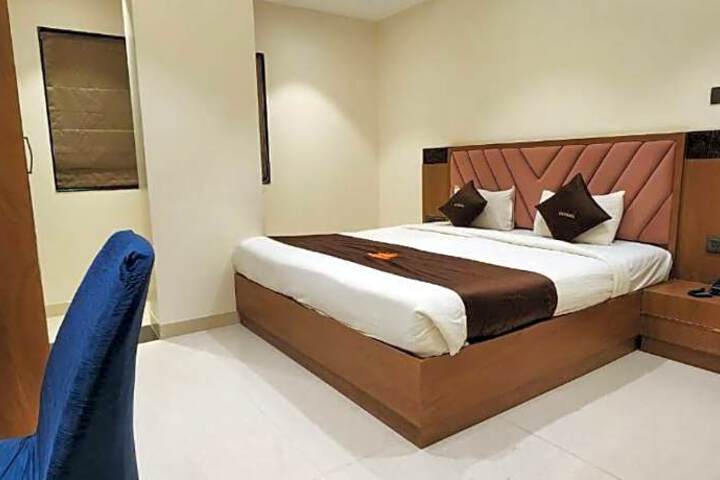 Hotel Entry