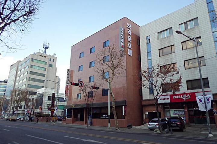 Brown Tourism Hotel