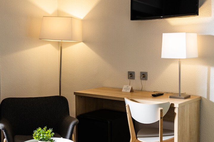 Room 15 of 48