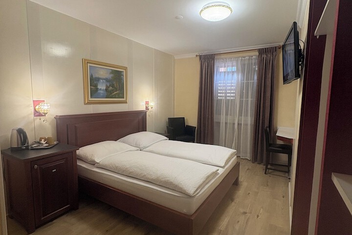Room 146 of 266