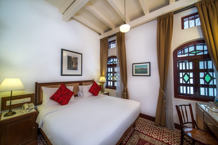 Room 15 of 46