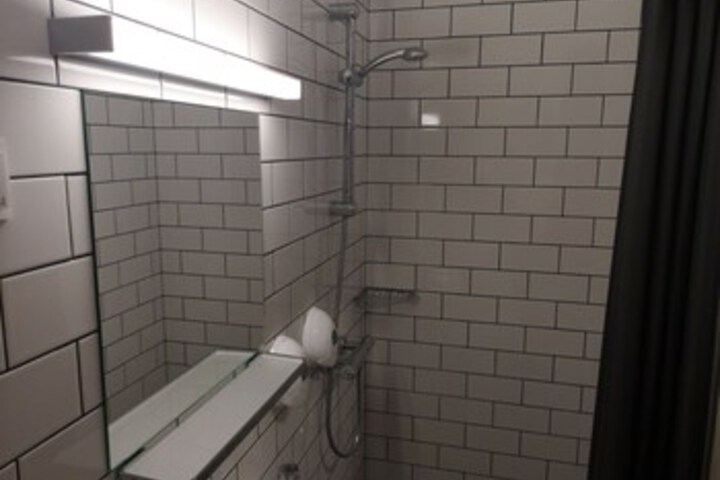 Room 6 of 46
