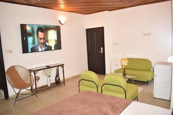Room 10 of 29