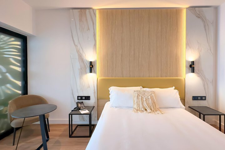Room 13 of 79