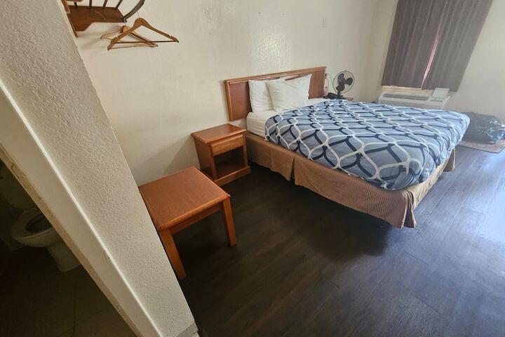 Room 4 of 19