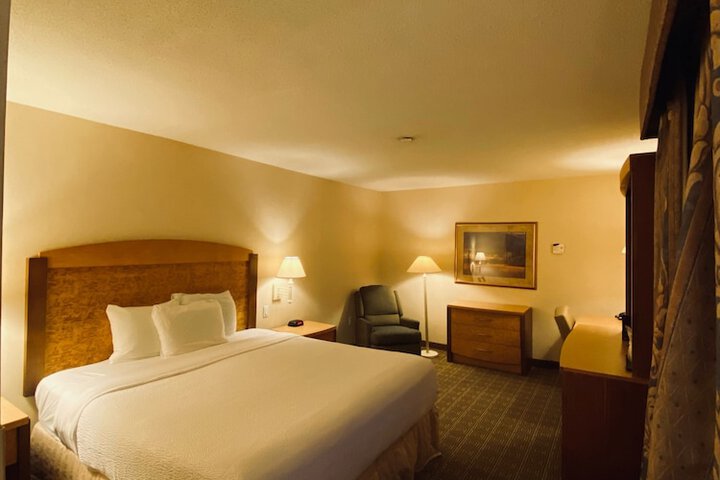 1 King Bed Deluxe Room (16 of 18)
