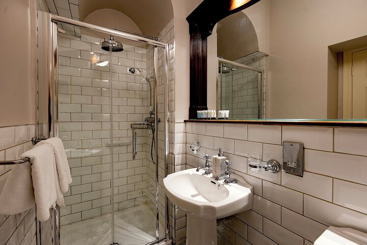Room 4 of 48