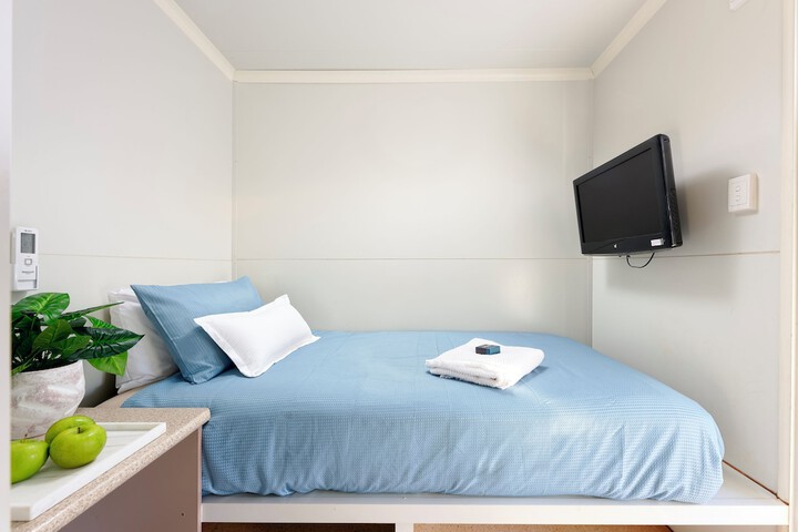 Room 8 of 18
