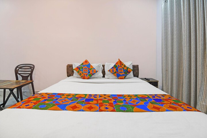 Room 13 of 26