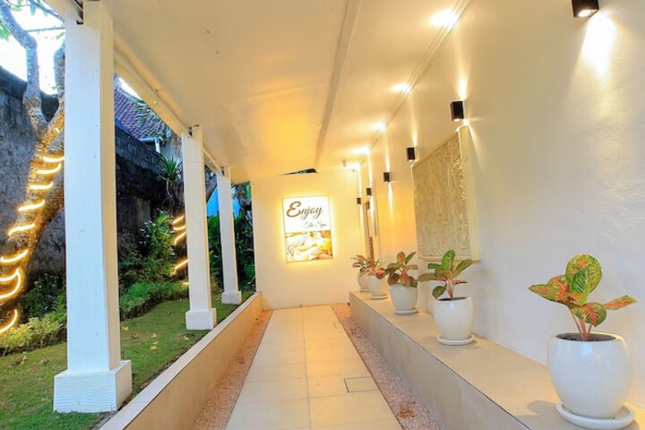 Ballroom/Hall 74 of 86