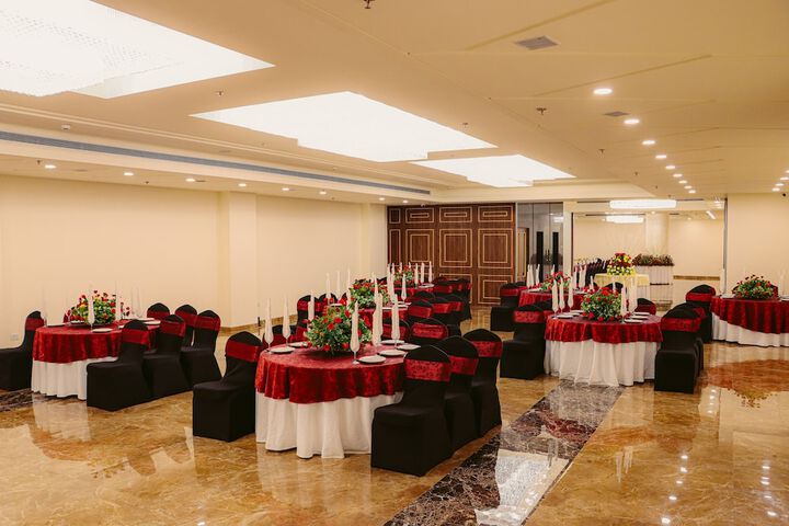 Ballroom/Hall 34 of 35