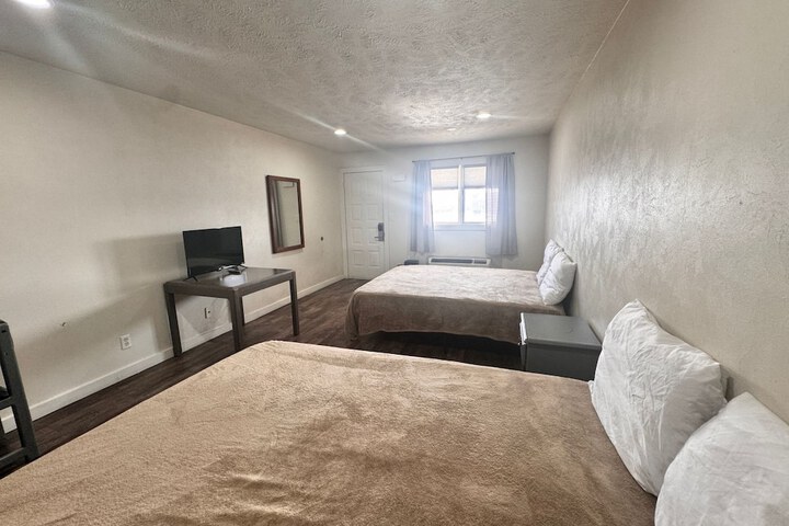 Room 16 of 35