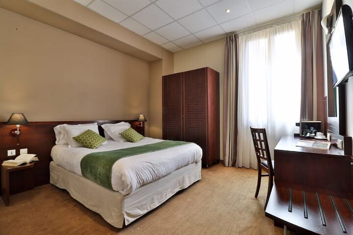 Room 3 of 21