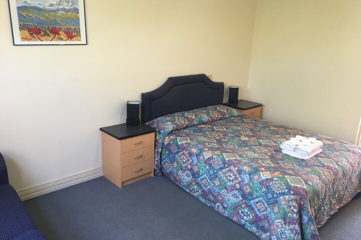 Room 6 of 28