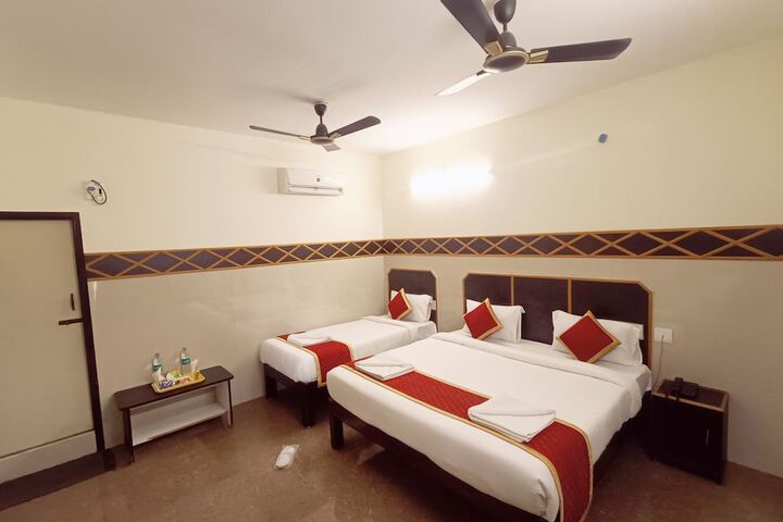 Room 9 of 18